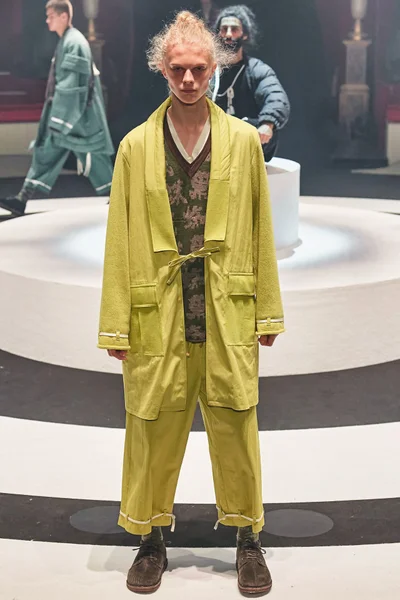 Look 32